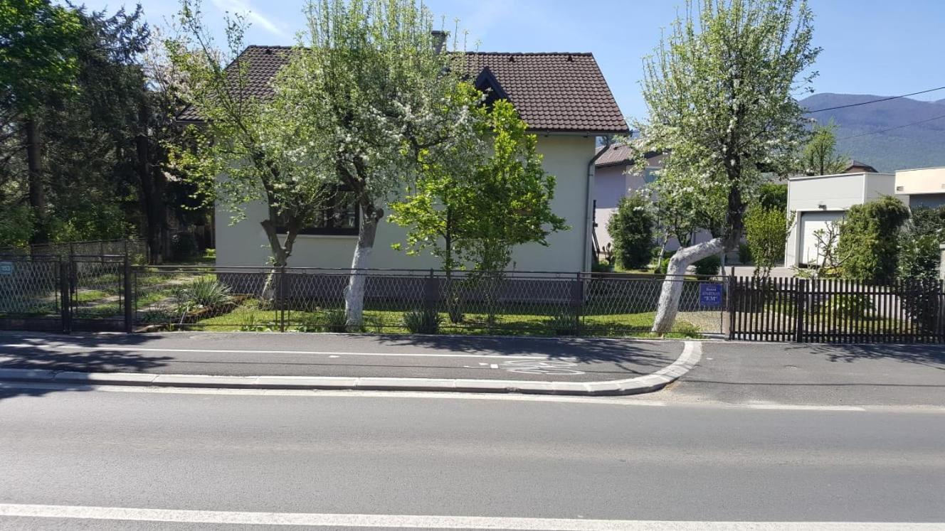Apartman "Em" Bihać Εξωτερικό φωτογραφία